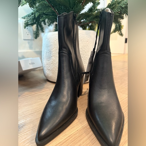 Express Bootie - Size 6.5 US Black - Picture 1 of 3